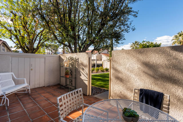 6175 Montecito Drive, Palm Springs CA: https://media.crmls.org/mediaz/f29f144b-0670-4db2-8a97-52cca912b63e.jpg