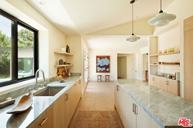 7401 Costello Avenue, Van Nuys CA: https://media.crmls.org/mediaz/f29f1fd8-0ecf-44cb-a3d1-9d5dcefb6923.jpg