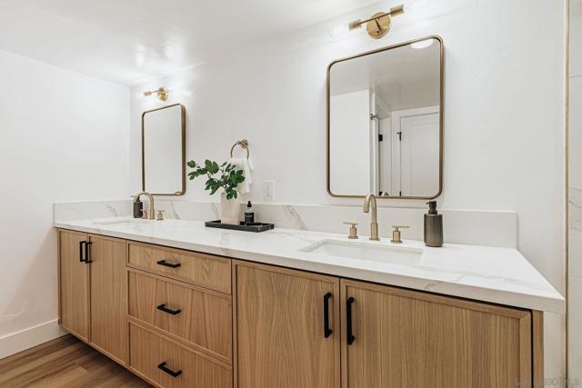 4033 S Hempstead Cir, San Diego CA: https://media.crmls.org/mediaz/f29f7e73-256c-4e50-8614-4eb702fd3b5b.jpg