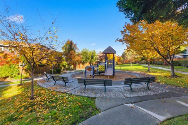 1542 Canna Court, Mountain View CA: https://media.crmls.org/mediaz/f2a01f26-1680-4252-a598-6050775561d5.jpg