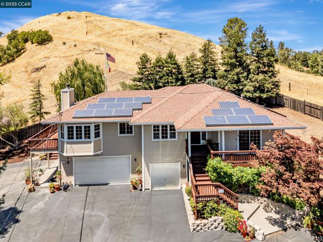 631 La Vista Rd, Walnut Creek CA: https://media.crmls.org/mediaz/f2a0a7f8-8511-45ed-809b-d7014e0df76a.jpg