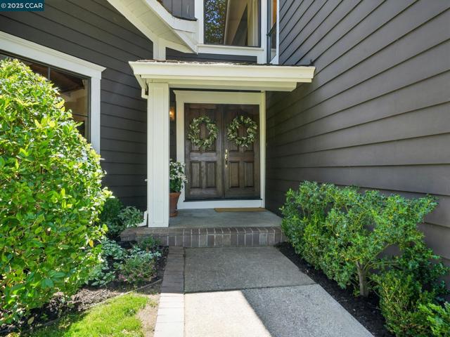 66 Ambleside Court, Danville CA: https://media.crmls.org/mediaz/f2a0cc13-3f7d-4bd8-9d88-f1450cf236a2.jpg