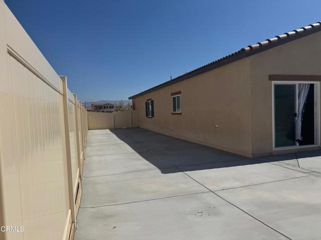 4251 Avenue J-3, Lancaster CA: https://media.crmls.org/mediaz/f2a0de56-9d2a-42c7-b2ec-31e0ef08b91d.jpg