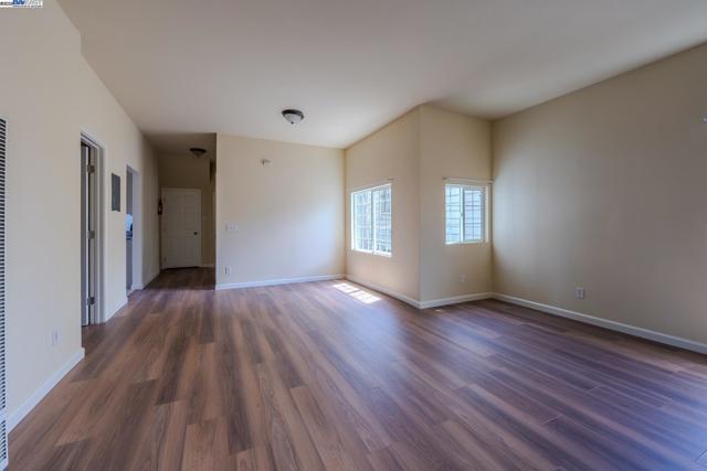 1437 25Th Ave, Oakland CA: https://media.crmls.org/mediaz/f2a102e9-adad-434f-9f1e-ab8b5c79928b.jpg