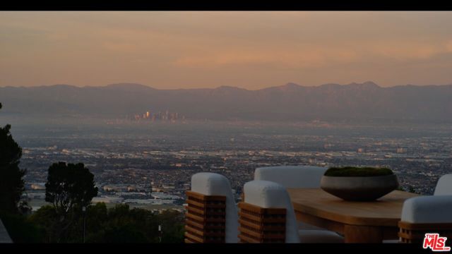 4 Buckboard Lane, Rolling Hills CA: https://media.crmls.org/mediaz/f2a12d3d-008e-4792-ad54-64b7ef0980ca.jpg