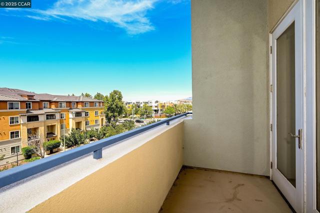 5501 De Marcus Blvd, Dublin CA: https://media.crmls.org/mediaz/f2a14e34-1f5b-485e-860c-fe6adfc5bc0d.jpg