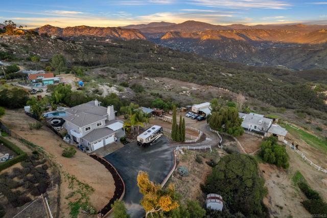 410 Woodland Ln, El Cajon CA: https://media.crmls.org/mediaz/f2a16fa0-f971-448d-88cd-ba5a85c3f9a7.jpg