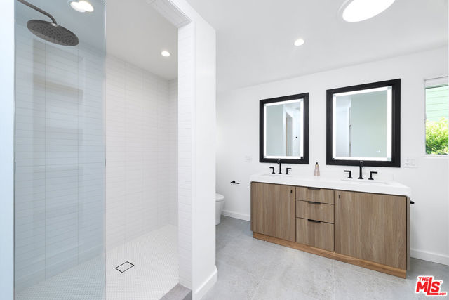 519 1/2 San Juan Avenue, Venice CA: https://media.crmls.org/mediaz/f2a17133-ebf3-4f73-8622-767c8b840a5b.jpg