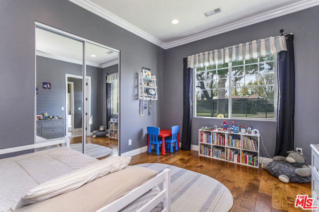 4728 Vesper Avenue, Sherman Oaks CA: https://media.crmls.org/mediaz/f2a1ab89-b25b-488d-b5c4-f3fb96a02b2b.jpg