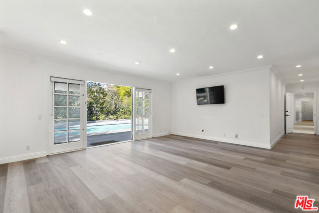 3217 Hutton Drive, Beverly Hills CA: https://media.crmls.org/mediaz/f2a24535-8c72-4231-84b6-4e5499eebf79.jpg