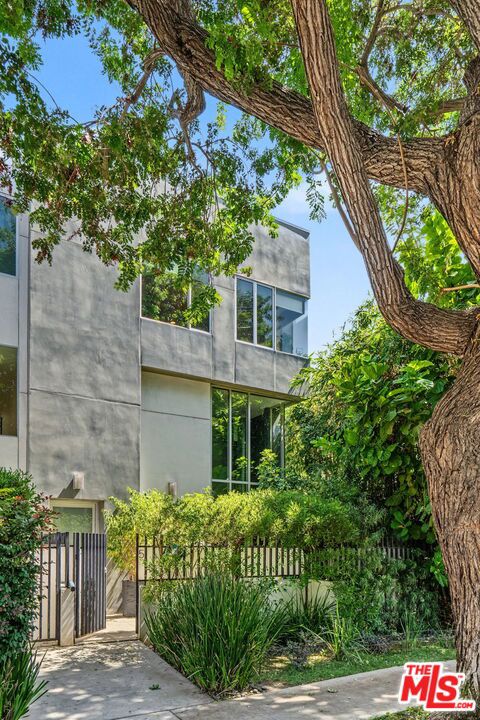 2 Bed Home for Sale in Los Angeles, California