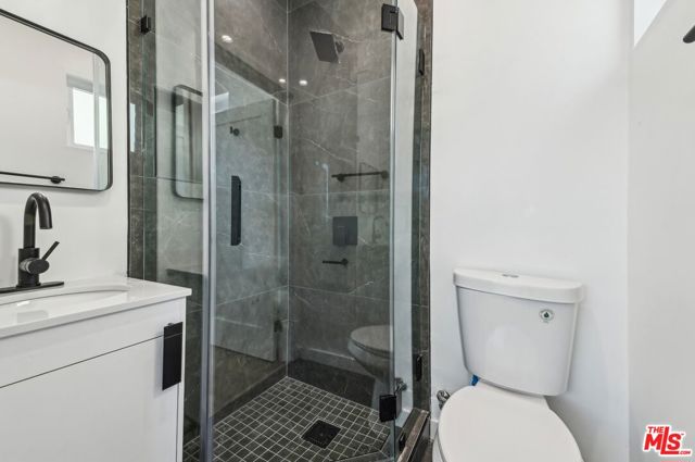 2919 Burnside Avenue, Los Angeles CA: https://media.crmls.org/mediaz/f2a2b52e-4a9b-4c15-826c-26ba140116ef.jpg