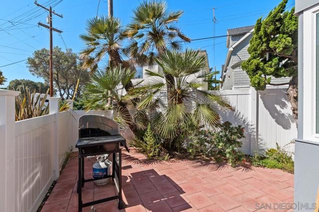 850 856 Olive Avenue, Coronado CA: https://media.crmls.org/mediaz/f2a2f820-8543-4934-8edb-46e865970410.jpg