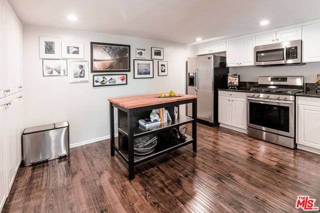 5009 Woodman Avenue, 309 photo 6