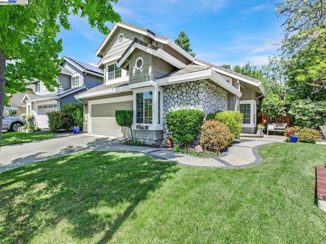8043 Crossridge Rd, Dublin CA: https://media.crmls.org/mediaz/f2a366d2-72ea-4226-8655-e4c37d33805e.jpg