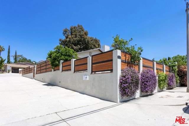 7001 Beckett Street, Tujunga CA: https://media.crmls.org/mediaz/f2a38390-3c4b-4a26-9e33-93210d004450.jpg