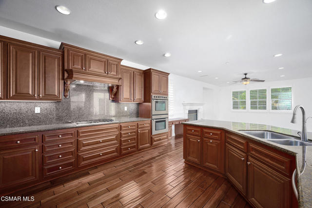 2079 Legacy Drive, Simi Valley CA: https://media.crmls.org/mediaz/f2a3a72f-d999-48b9-b898-c700ce88cb7e.jpg