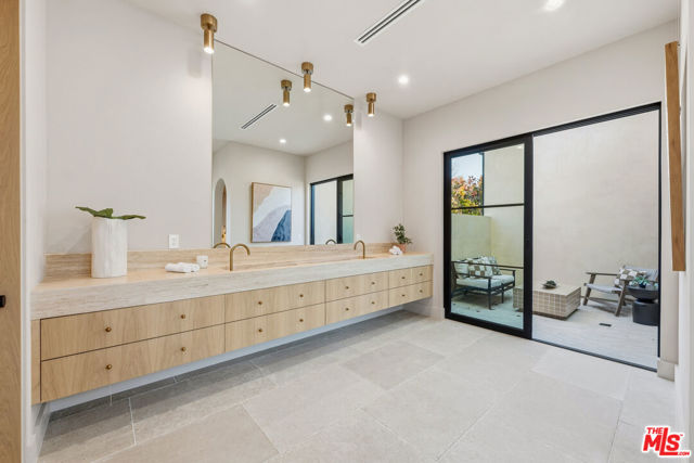 5 Bed Home for Sale in Encino, California
