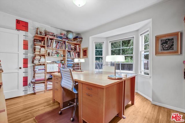 5723 Cantaloupe Avenue, Van Nuys CA: https://media.crmls.org/mediaz/f2a3ff32-b667-40e9-9e4b-6cde84a8fc42.jpg