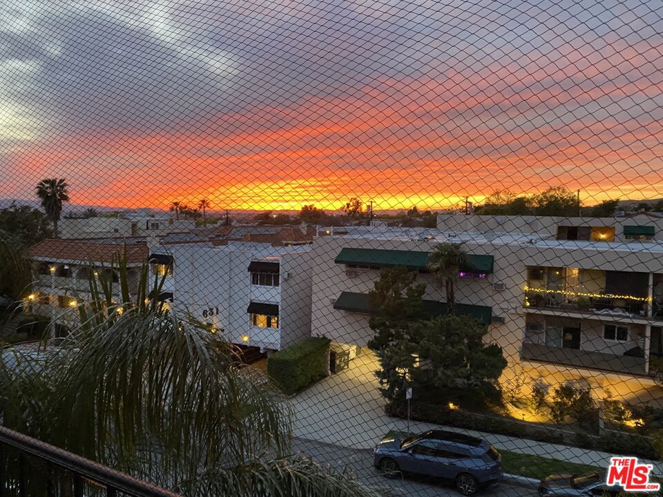 https://media.crmls.org/mediaz/f2a4bf81-4850-49ad-8c84-31c9d0151f70.jpg?preset=X-Large