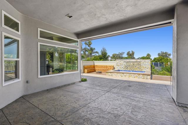 1176 LA SOMBRA Drive, San Marcos CA: https://media.crmls.org/mediaz/f2a4c49a-d340-4789-a657-6128bb8842bc.jpg