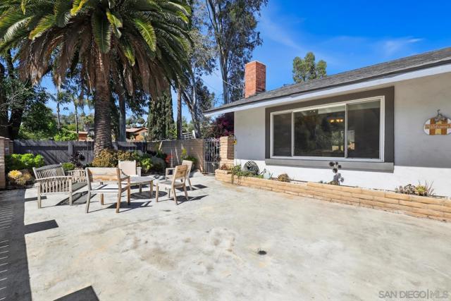 11353 Rocoso Rd, Lakeside CA: https://media.crmls.org/mediaz/f2a5200e-0b32-48db-a2a6-dbf593aafa9f.jpg