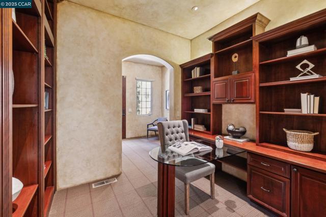 3711 Northgate Woods Court, Walnut Creek CA: https://media.crmls.org/mediaz/f2a5daee-c4e3-4245-88fb-9f6225dff3f8.jpg