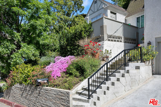 2059 Laurel Canyon Boulevard, Los Angeles CA: https://media.crmls.org/mediaz/f2a669aa-bb87-478d-be2a-7f87df203ed9.jpg
