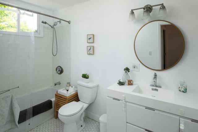 2336 Palo Verde Avenue, East Palo Alto CA: https://media.crmls.org/mediaz/f2a71036-6a79-46cd-9109-4a0b9c94c89e.jpg