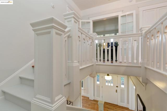 3860 Greenwood Ave, Oakland CA: https://media.crmls.org/mediaz/f2a72165-ebde-4681-b837-9525ebd8c964.jpg