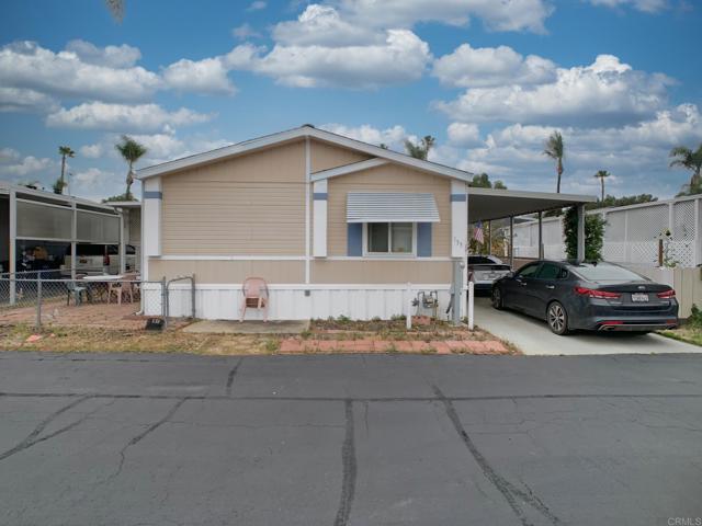 Home for Sale in Lakeside