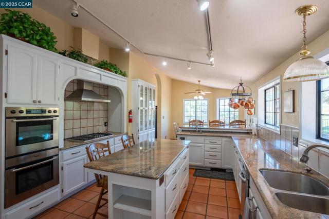 643 Old Course Ct, Valley Springs CA: https://media.crmls.org/mediaz/f2a7fa1e-4508-452e-9eb8-f9fa041bd4ae.jpg