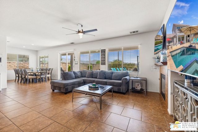 42776 Del Lago Court, Indio CA: https://media.crmls.org/mediaz/f2a85762-f746-4c29-9cc9-d32a4224b1f2.jpg