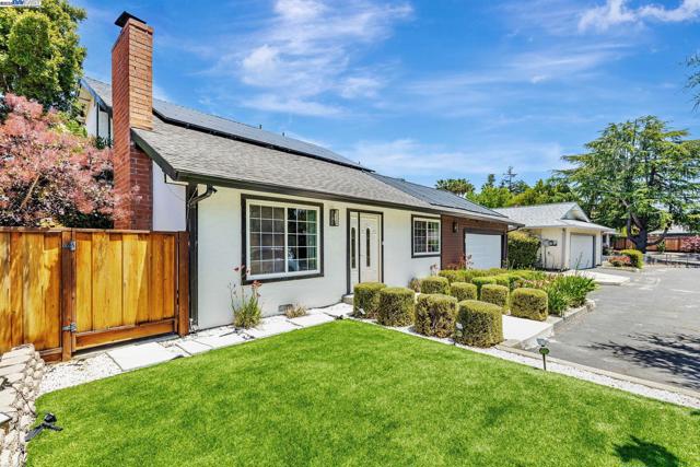 1835 Camino Estrada, Concord CA: https://media.crmls.org/mediaz/f2a86122-033f-44d5-bcc9-989a38723df2.jpg