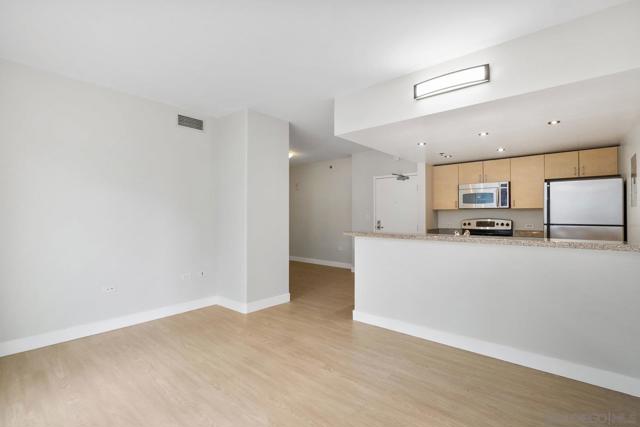 425 W Beech St, San Diego CA: https://media.crmls.org/mediaz/f2a8a88e-82f2-44ae-9bad-1c429de89f6d.jpg