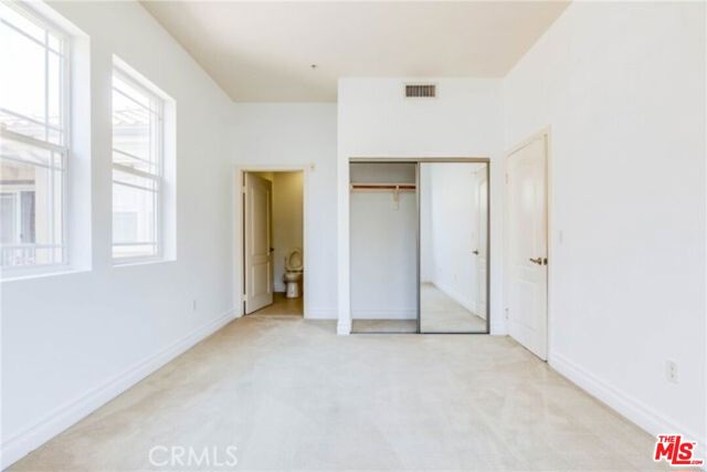 917 S New Hampshire Avenue, Los Angeles CA: https://media.crmls.org/mediaz/f2a8bf43-e7c0-423d-a2bc-b473e5fbb0e4.jpg