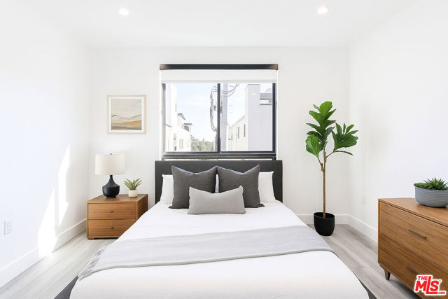 11800 Courtleigh Drive, Los Angeles CA: https://media.crmls.org/mediaz/f2a92473-e34a-4390-9ed5-2ad712638e86.jpg