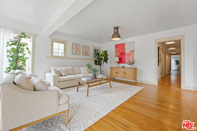 2843 Virginia Road, Los Angeles CA: https://media.crmls.org/mediaz/f2a93180-0c61-48c3-b714-e2b683e0419d.jpg