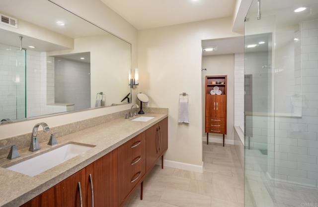 7031 Estrella De Mar Road, Carlsbad CA: https://media.crmls.org/mediaz/f2a9a93c-164d-40e3-b883-4ecad55d2721.jpg