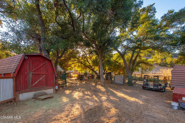 356 E Carlisle Road, Thousand Oaks CA: https://media.crmls.org/mediaz/f2aae55f-0871-4487-ba3a-e039bad9345e.jpg