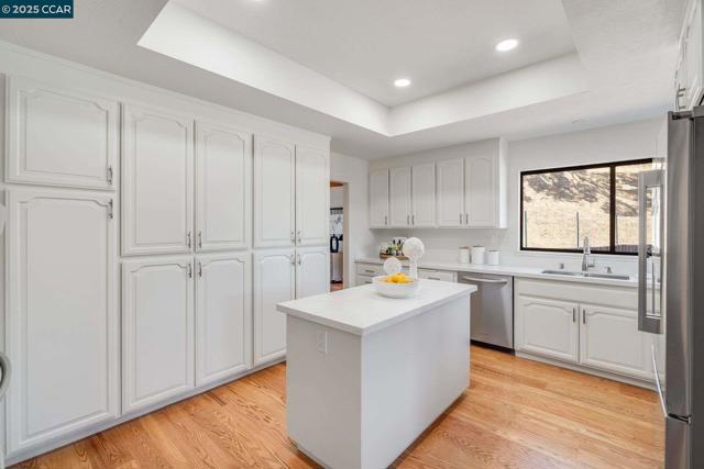 36 Candlewood Place, Walnut Creek CA: https://media.crmls.org/mediaz/f2ab423c-d218-4b4b-b533-bcebc0390623.jpg