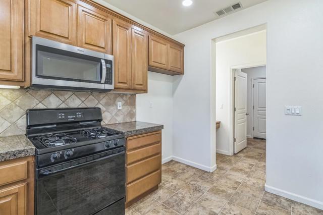 1160 Bellflower Way, Los Banos CA: https://media.crmls.org/mediaz/f2ab5e5e-da89-4749-b740-8a34826b6cd2.jpg