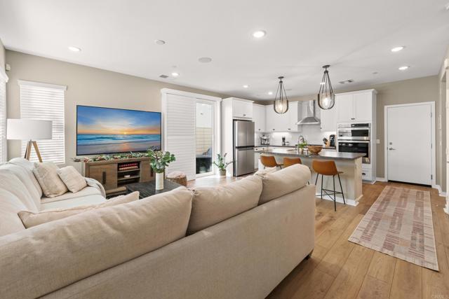 Detail Gallery Image 7 of 44 For 13085 Olympus Cir #1,  Poway,  CA 92064 - 3 Beds | 2/1 Baths