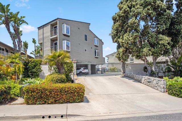 940 Sealane Dr, Encinitas CA: https://media.crmls.org/mediaz/f2ac05ee-cded-4413-a6aa-dd12395e12a1.jpg