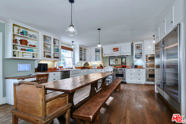 4444 Libbit Avenue, Encino CA: https://media.crmls.org/mediaz/f2ac3a1e-0d93-44c9-abe5-e0964aa34e58.jpg