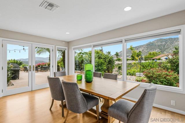 3609 Monte Real, Escondido CA: https://media.crmls.org/mediaz/f2ac7520-c3aa-46fd-be5c-30463a08473e.jpg