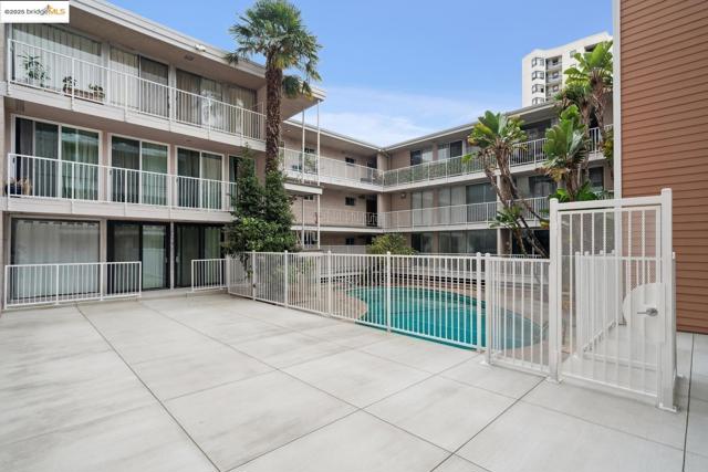1425 Lakeside DR, Oakland CA: https://media.crmls.org/mediaz/f2ad37c8-b99b-4e6b-a109-415e9077f8b7.jpg