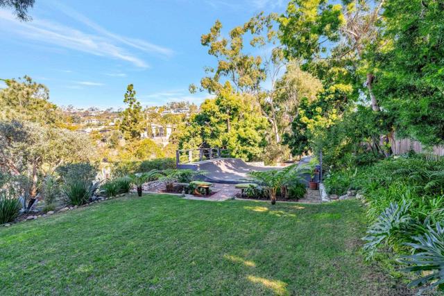 Image 5 of 11 For 1402 W Muirlands Dr