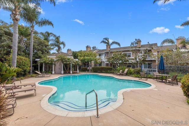 8585 Via Mallorca, La Jolla CA: https://media.crmls.org/mediaz/f2ad9575-9b7d-4ad1-99e0-12e055453ad0.jpg