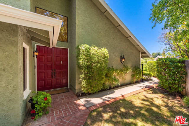 23122 Berdon Street photo 3